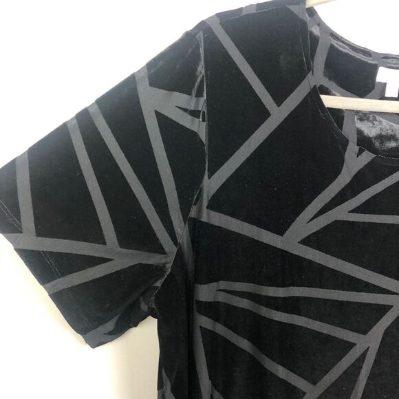 VIP KNITS BY AVENUE | Velvet Short Sleeve Dress Black Women’s Plus Size 22/24 - Picture 2 of 10